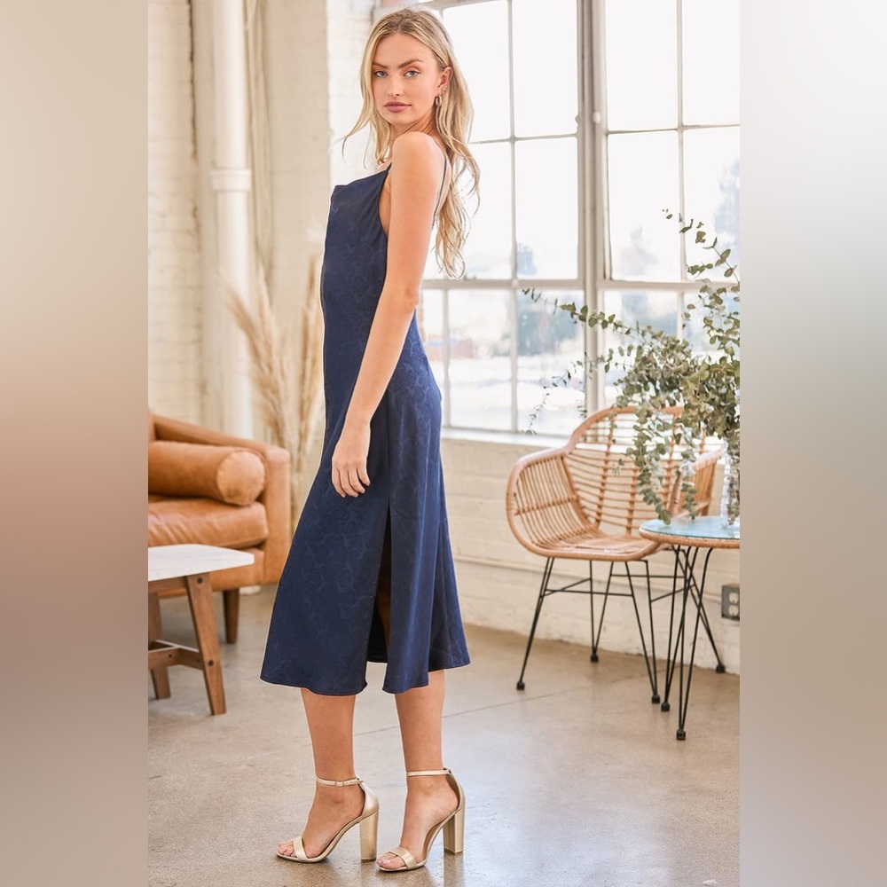 🆕(NWT) LULUs You're My Type Midnight Blue Satin Jacquard Midi Slip Dress. MEDIUM
